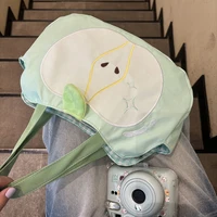 Sac à main pomme rouge créatif et mignon en velours côtelé, sac à bandoulière élégant en toile pour les sorties avec pendentif pomme, sac à bandoulière décontracté et polyvalent 6