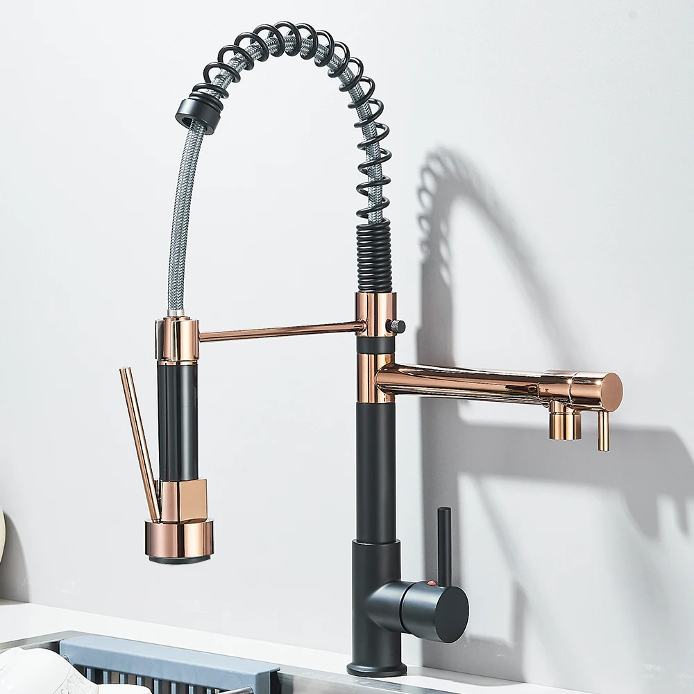 Primo piano della maniglia del rubinetto per il controllo di temperatura e pressione