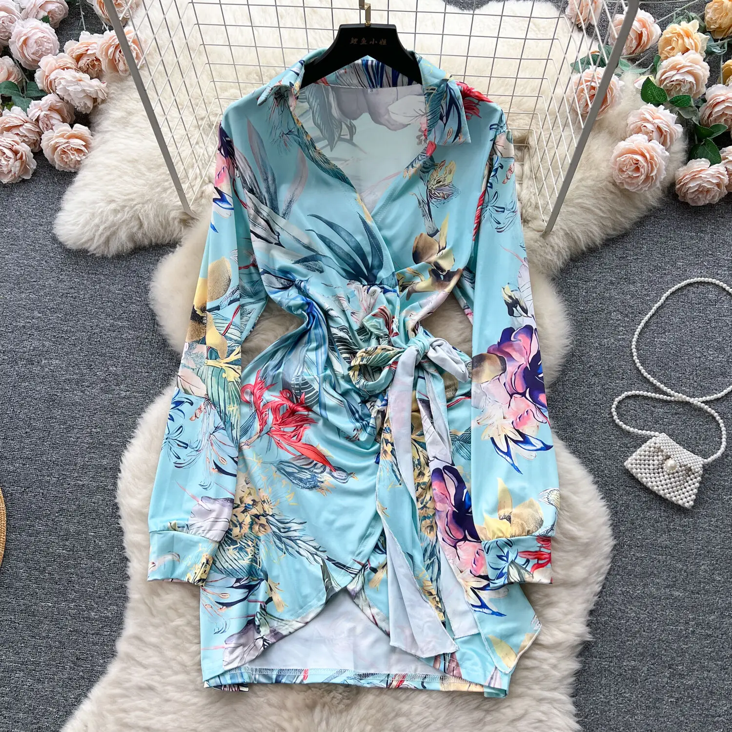 

Повседневное женское платье-рубашка с цветочным принтом, новинка, шикарное элегантное весенне-осеннее платье с V-образным вырезом, длинным рукавом и поясом, необычное мини-платье