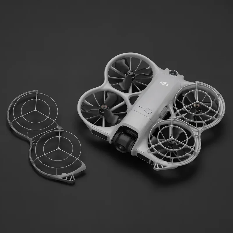 Installation facile de la Protection d'Hélices pour DJI Neo 2, sécurisant les pales du drone.
