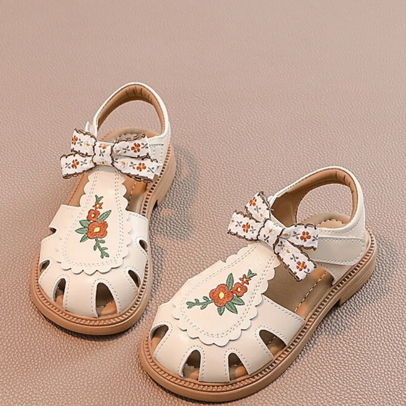 Unishuni Baby Girls Sandal Princess Soft Sole Summer Sandal Child Close Toed Bowknot Beach Shoe with Embroidery Flower Beige 3
