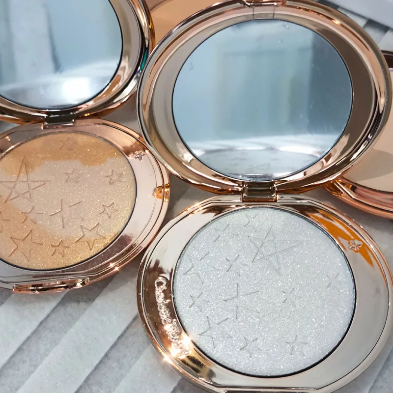 Set Trucco CT: Spray Modellante Traspirante, Polvere a Texture Fine, Blush in 2 Colori, Lucidalabbra, Cosmetici in Confezione Dorata - immagine 4