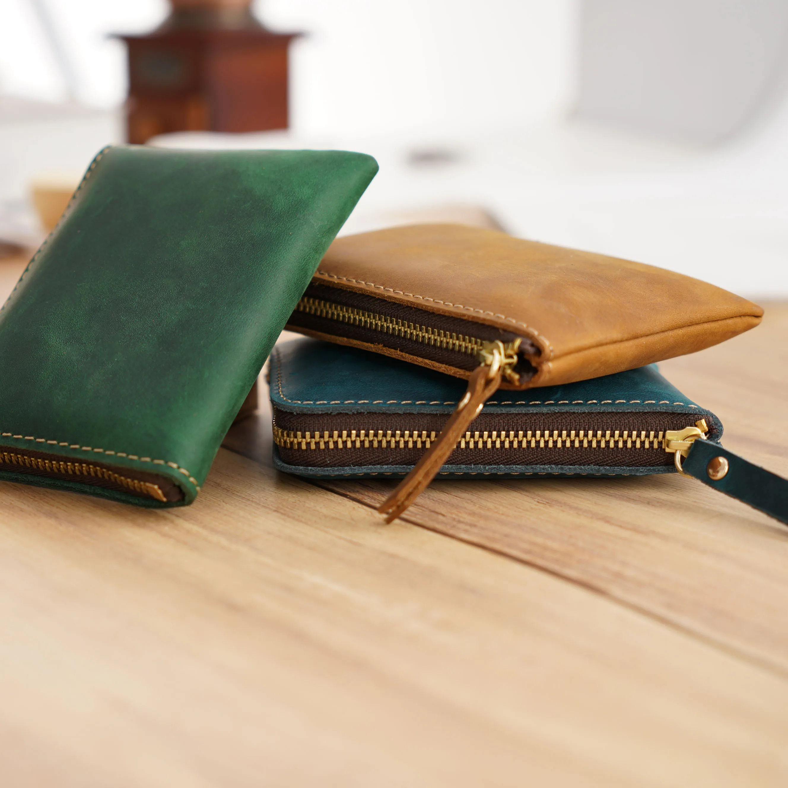 Men's Handmade Vintage Crazy Horse Leather Wallet, Compact Zippered Top-Grain Cowhide Card Holder with Multi-Slots