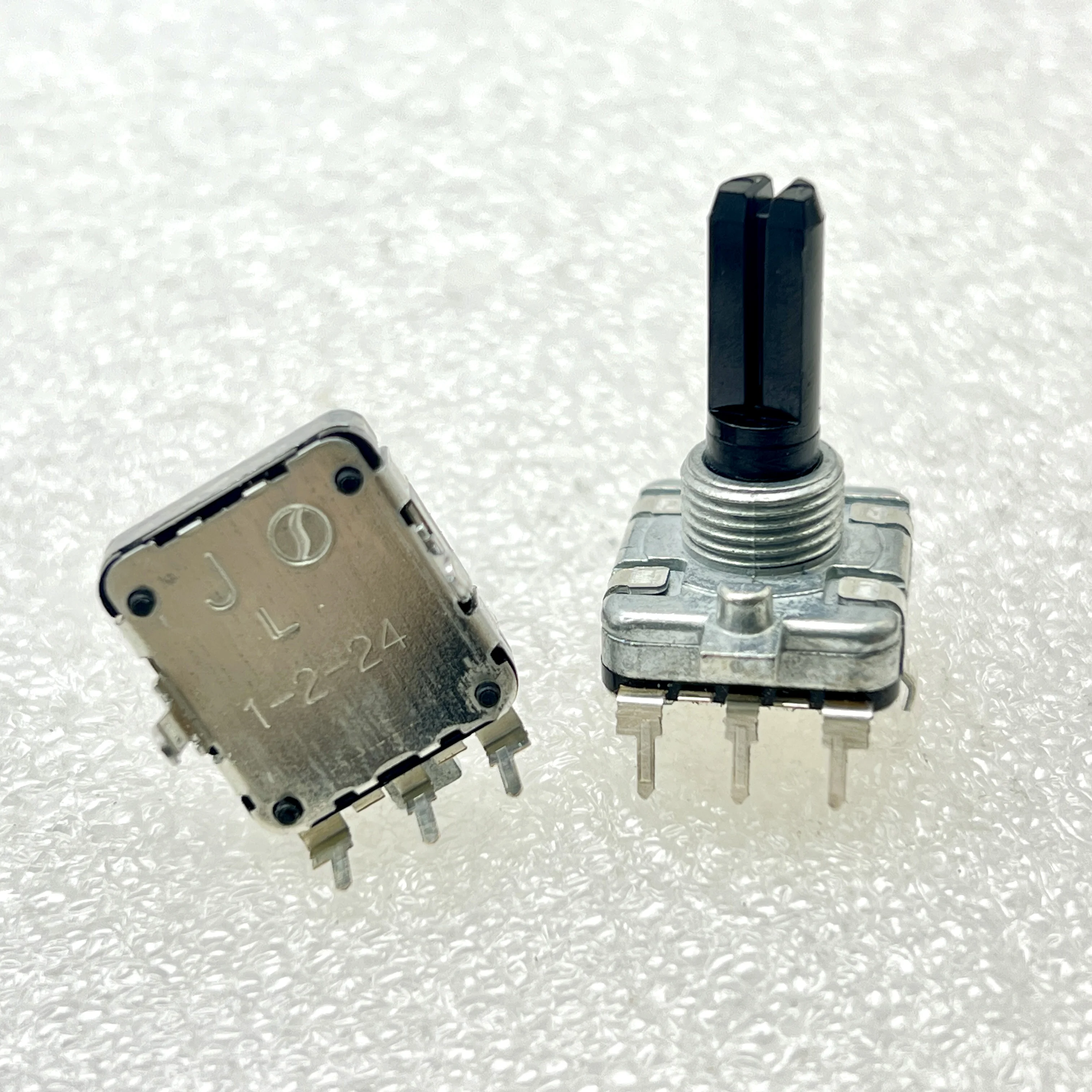 1 pcs. Japanese NOBLE REB161 (9X5) PVB20FHINA1-2-24 EC16 encoder 24 positioning 24 pulses electronic components photoelectric encoder
