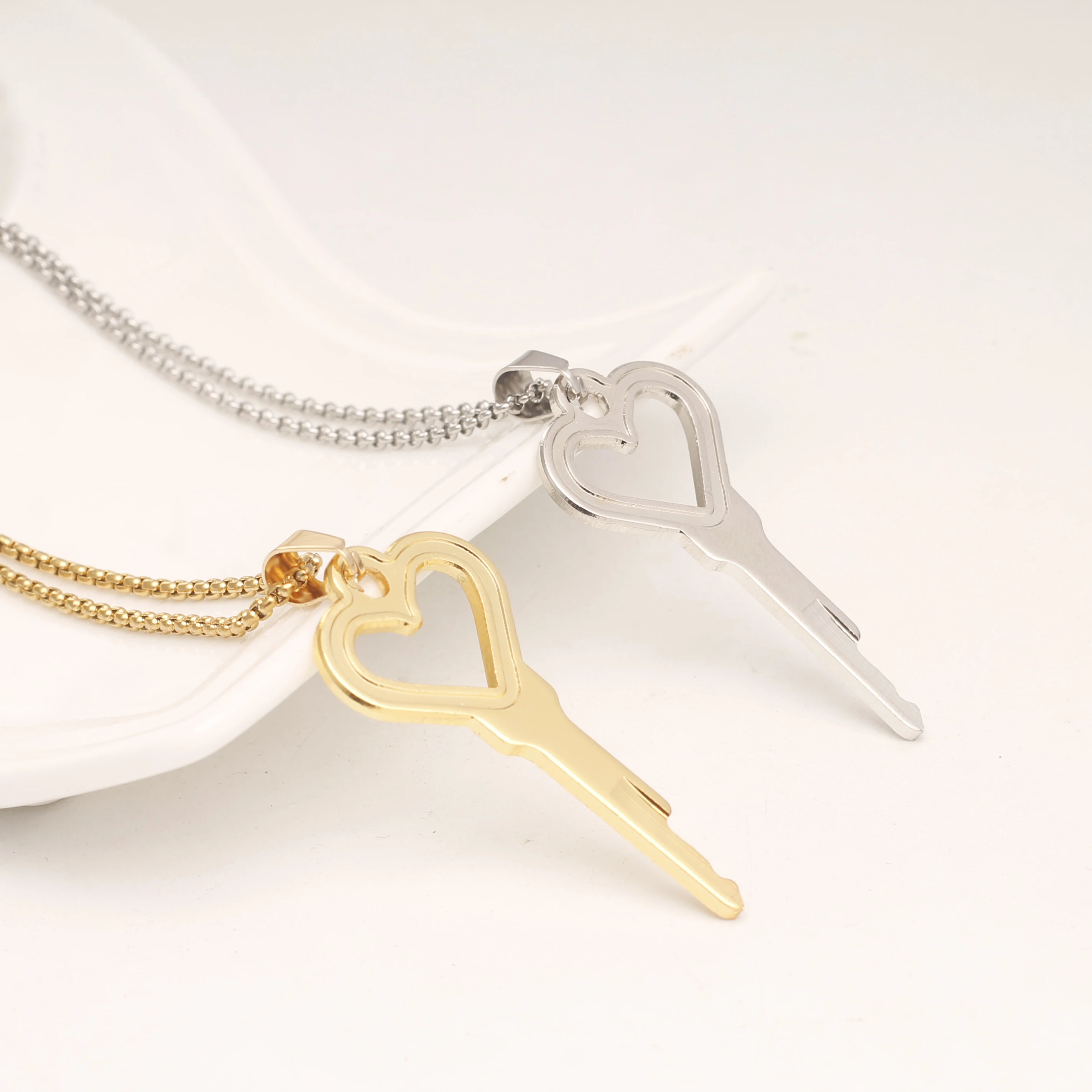 Heart Shaped Chastity Cage Key Necklace Accessory Fits All Cock Cages Integrated Locks Key Holder Sex Toys Adult Games Gifts penis chastity cage chastity lock sex toy chastity cage accessory