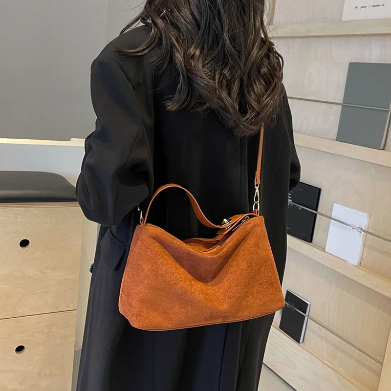 Advanced Retro Bag for Women 2025 New Textured Frosted Shoulder Bag with Large Capacity Crossbody Commuting Designer Luxury Bag