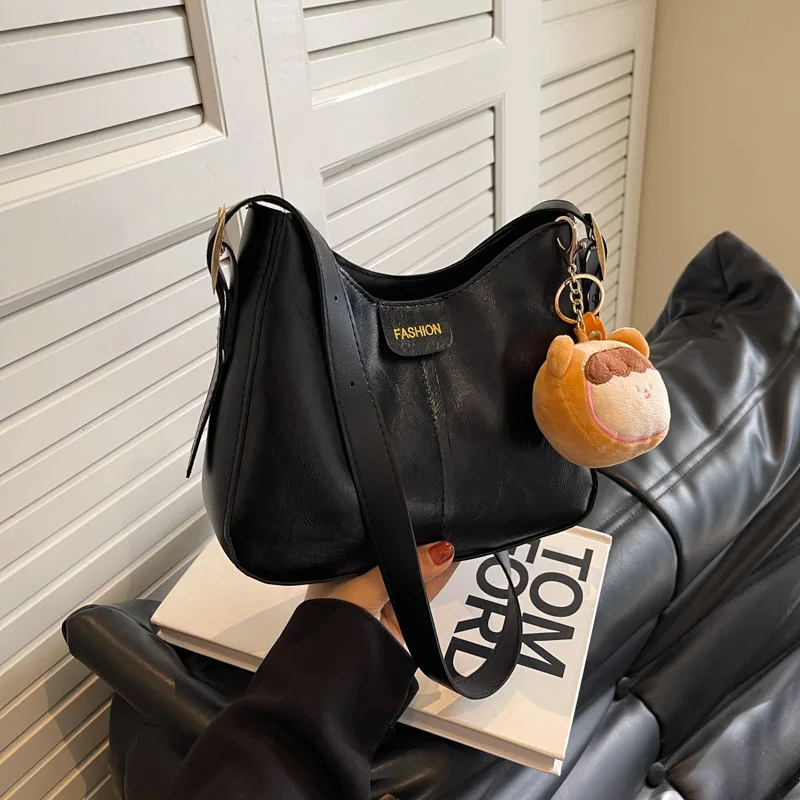 Soft Leather Large Capacity Crossbody Bag Commuting Textured Shoulder Bag Popular for Women Versatile Tote Female Shoulder Bag