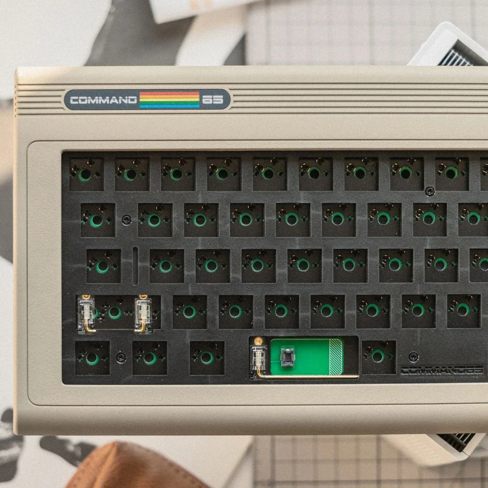 Command 65 R2 기계식 키보드 키트 무선 트라이 모드 버저 가스켓 핫 스왑 사용자 정의 65% 레트로 오피스 게임용 키보드 PC 노트북