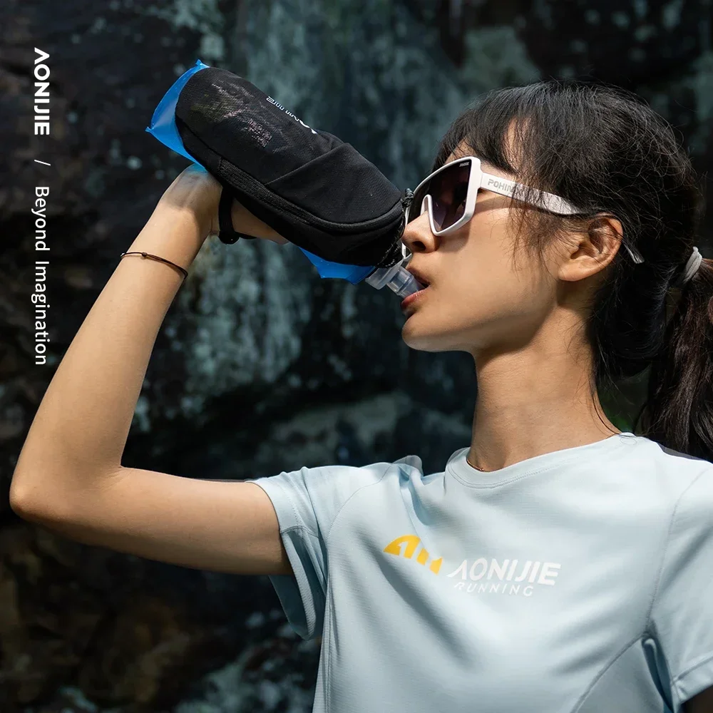 AONIJIE A7108 Sports Handheld Water Bottle Bag Can Hold Mobile Phone 500ml Soft Water Bottle Suitable for Marathon Race Running