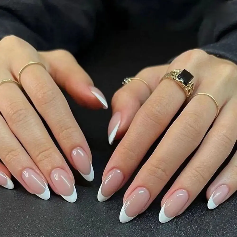 Ariana Grande French Manicure: A Escolha Perfeita para Unhas Postiças de  Alta Estilo e Durabilidade, image size:1000x1000