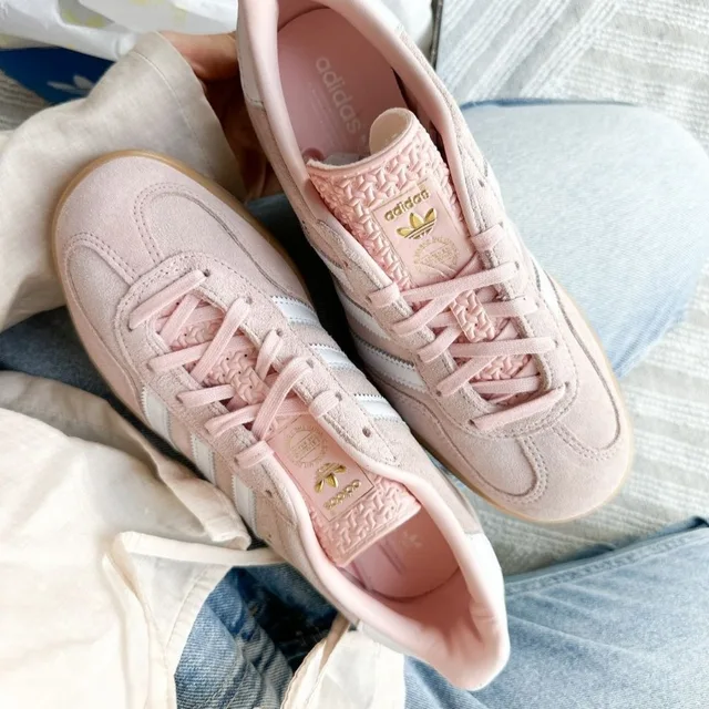 Adidas Originals Gazelle Indoor Sandy Pink White Fresh and Gentle Suede Low Chaussures de skate pour femme et fille German Training IH5484 1