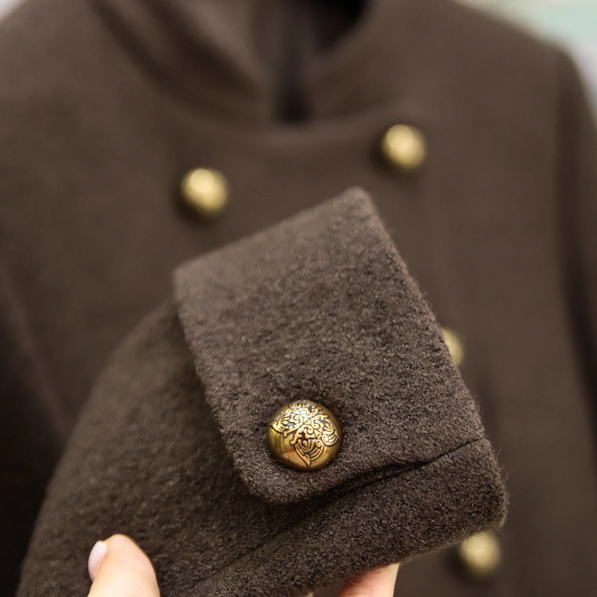 Рисунок 3 - Модный женский брючный костюм с воротником-стойкой