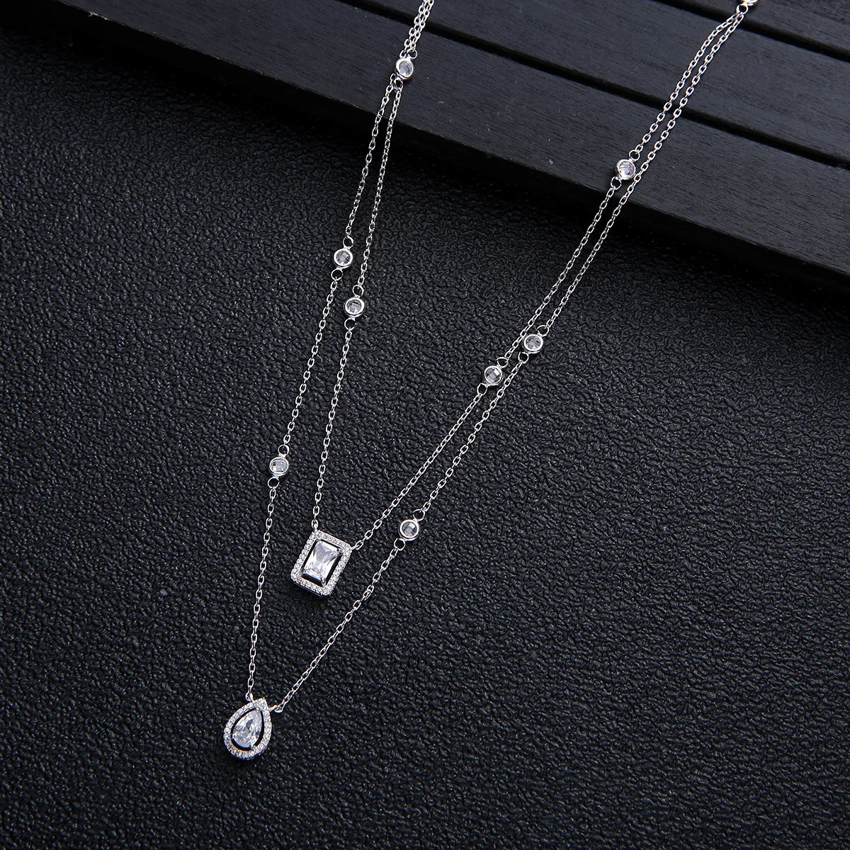 

Fashion Trendy Dainty Initial Necklace for Women Cubic Double Sliding Pendants Fashion Design Party Accessories bijoux femme P69