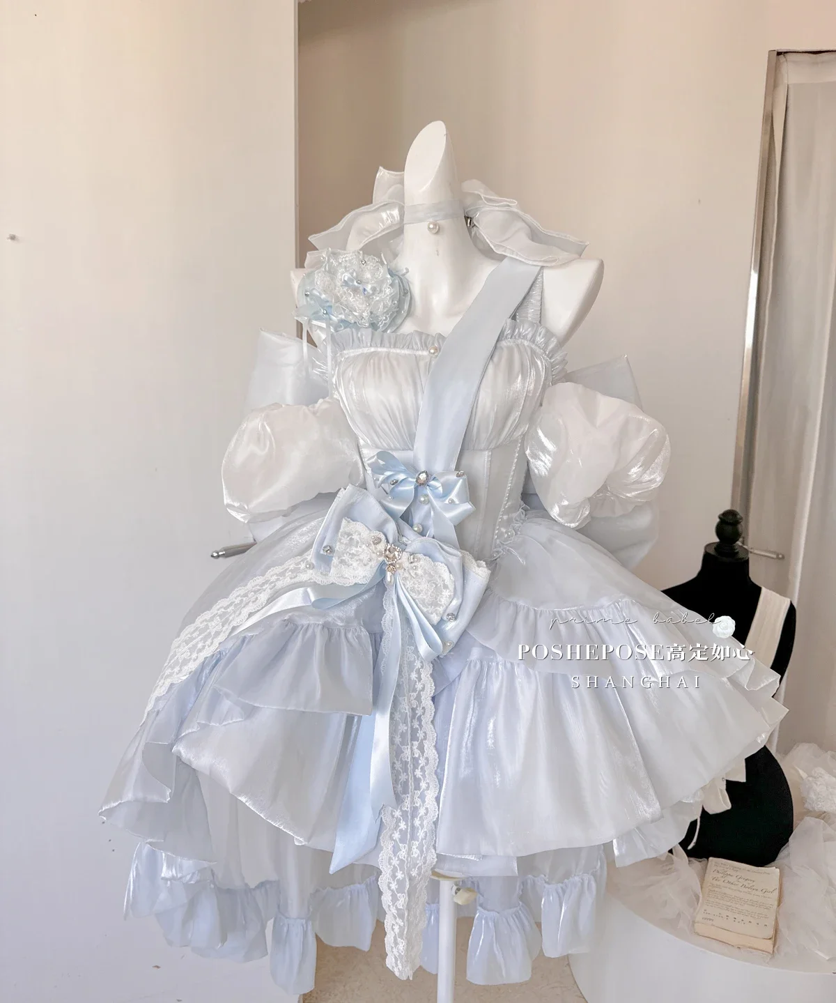 女性の裸の肩の妖精のプリンセスドレス、トレーニングロリータ、女の子