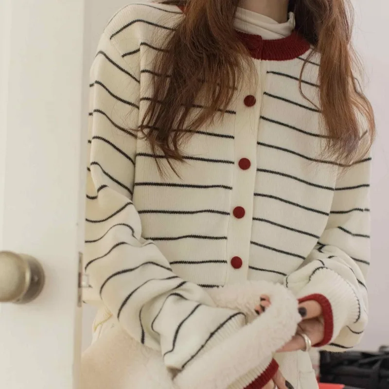 Autumn and Winter New Fashion Women's Clothing Striped Crew Neck Long Sleeved Sweater Elegant and Casual Top Soft Knitwear