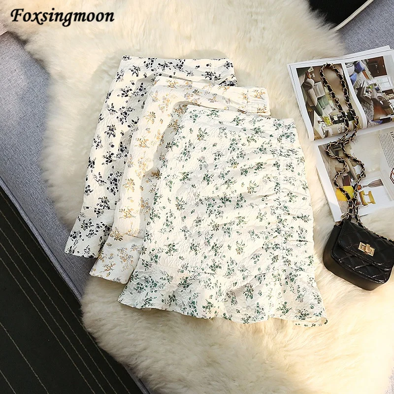 

Женская летняя мини-юбка с цветочным принтом и оборками