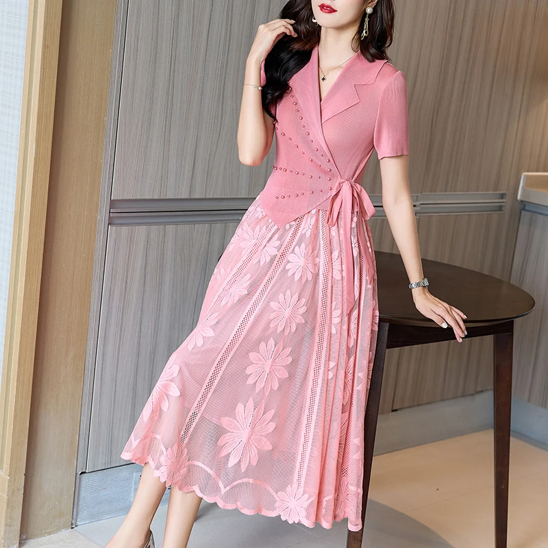 

Summer Pleated Dress Women 2023 New Unique Suit Collar Pin Bead Embroidery Lace Splice Mesh Splice Large Swing Dress
