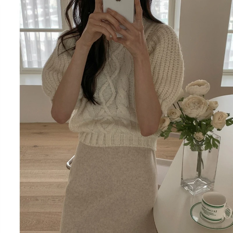 Women Crew Neck Puff Short Sleeve Sweater