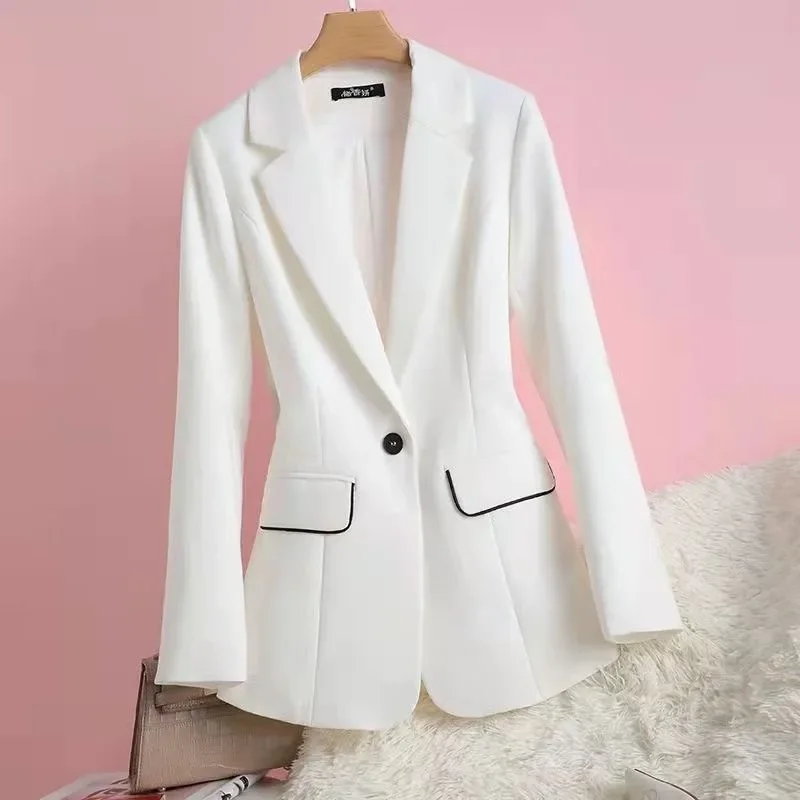 Blazer Femme Chic Blanc - Bouton Noir et Bordures Élégantes