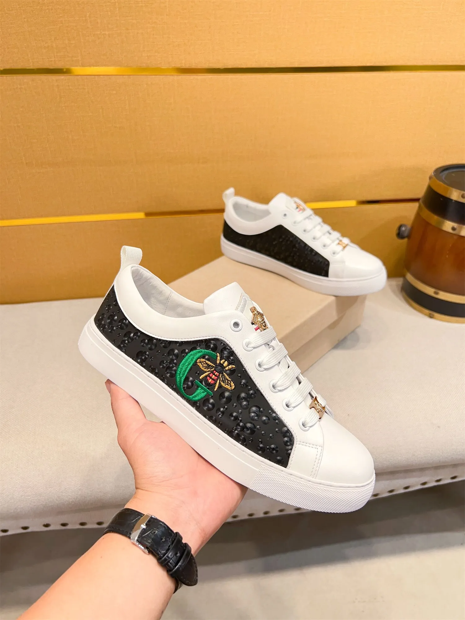 

New Classic High quality Men's Top Genuine leather Sports shoes Luxury fashion sneaker Running shoes