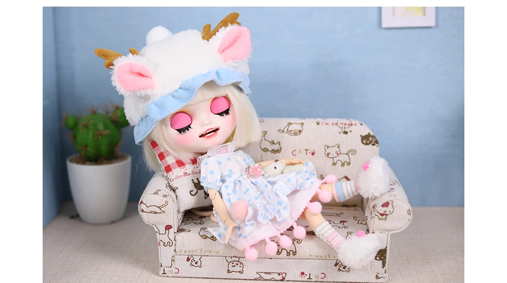 Neo Blythe Doll Pearl Dress with Deer Hat & Fur Stockings 2