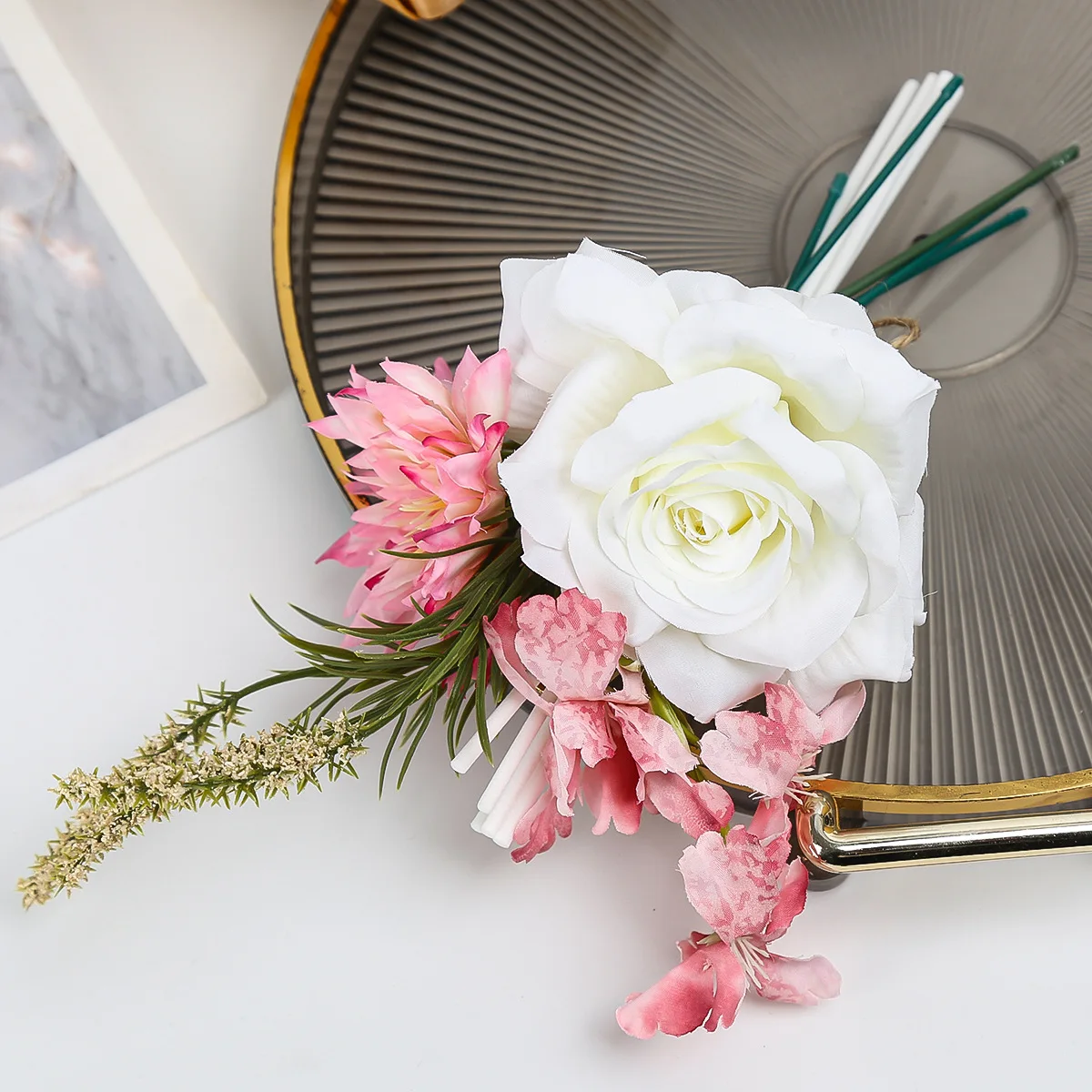 مجموعة باقة الزهور العطرية (11 قطعة) - عبوات ناشرة القصب مع سيقان الزهور الاصطناعية، ديكور المنزل لقطعة مركزية للغرفة