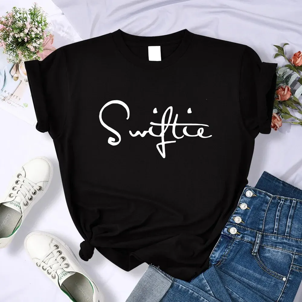 Swiftie-Camiseta Retro con estampado divertido para mujer, camiseta de moda de verano, Tops deportivos informales, ropa de calle con personalidad