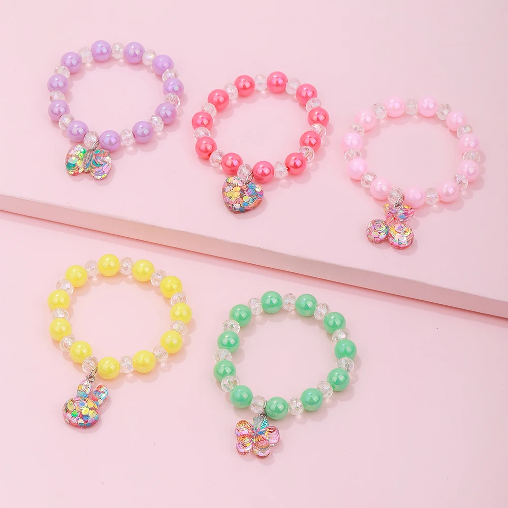 Set di 2 braccialetti coordinati con perline a forma di cuore