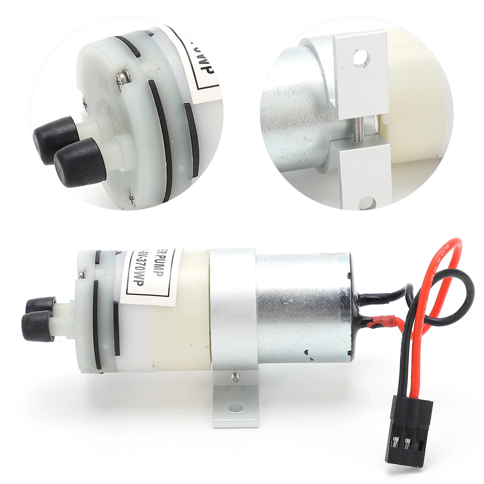 Pompe à eau RC 370 3-6V pour refroidissement bateau télécommandé, avec tuyaux raccordés et câblage visible.