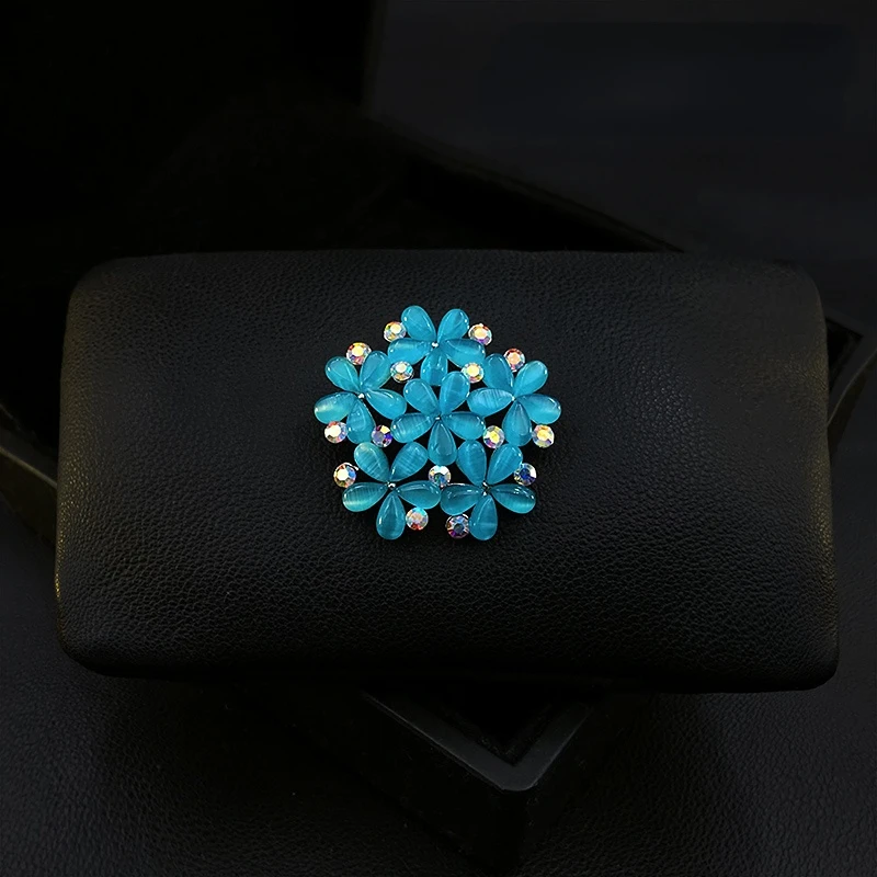 

Flower Clusters Exquisite High-End Flower Brooch Women's Vintage Corsage Pin Suit Coat Accessories Rhinestone Jewelry Gifts Pins