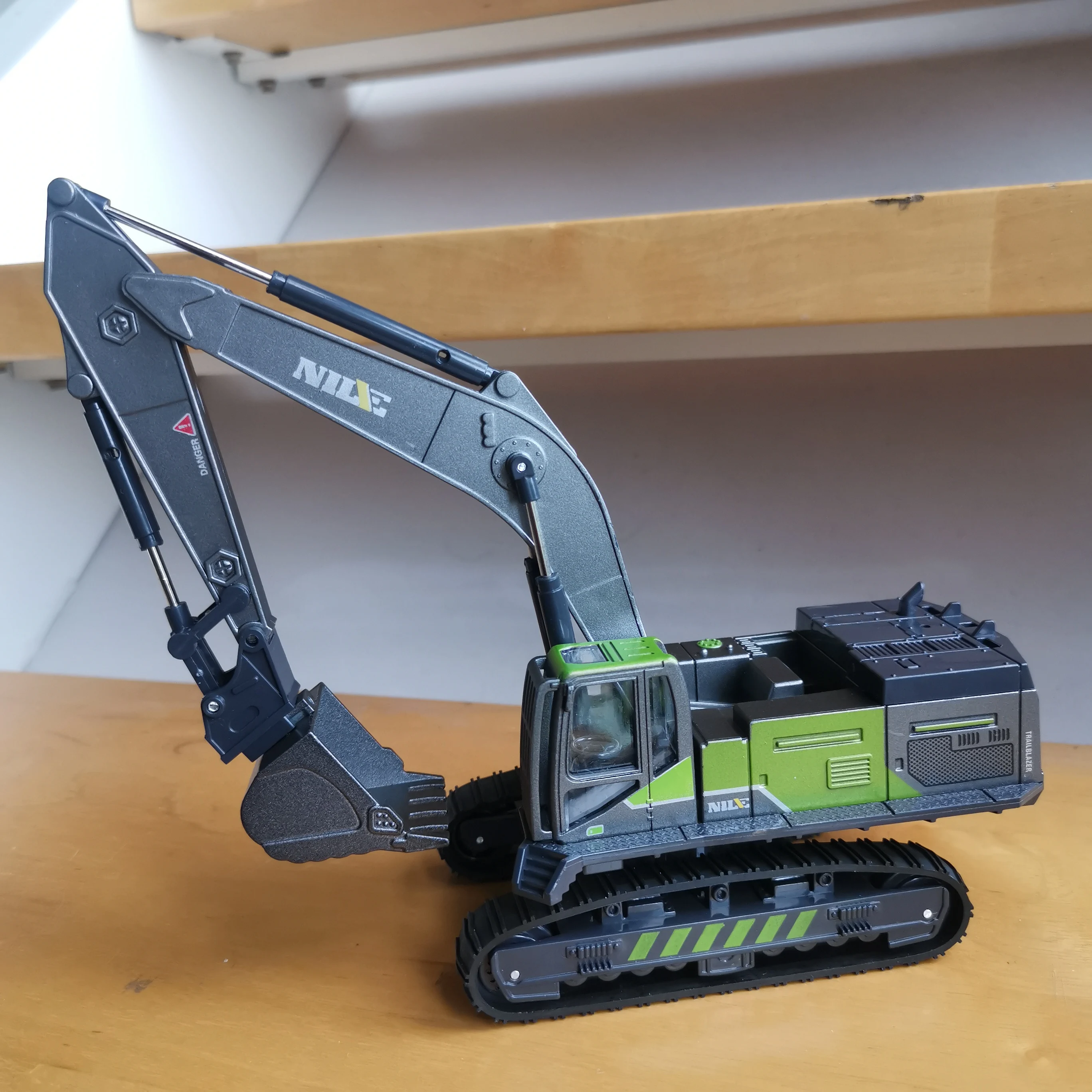 Metal Head Plastic Body Kids Engineering Vehicle Toy Excavator