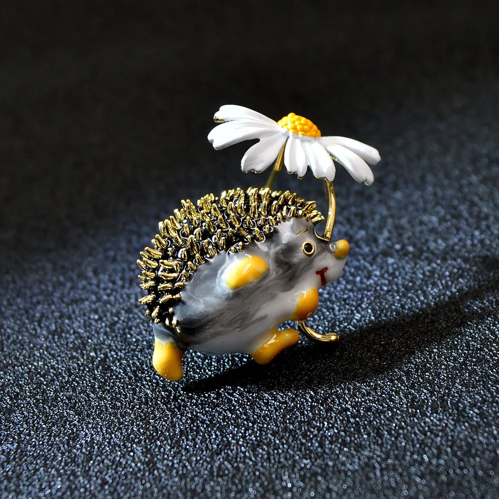 

Fashion Cartoon Cute Daisy Hedgehog Enamel Brooches For Women Unisex Jewelry Gift Enamel Animal Lapel Pins for Party Wedding