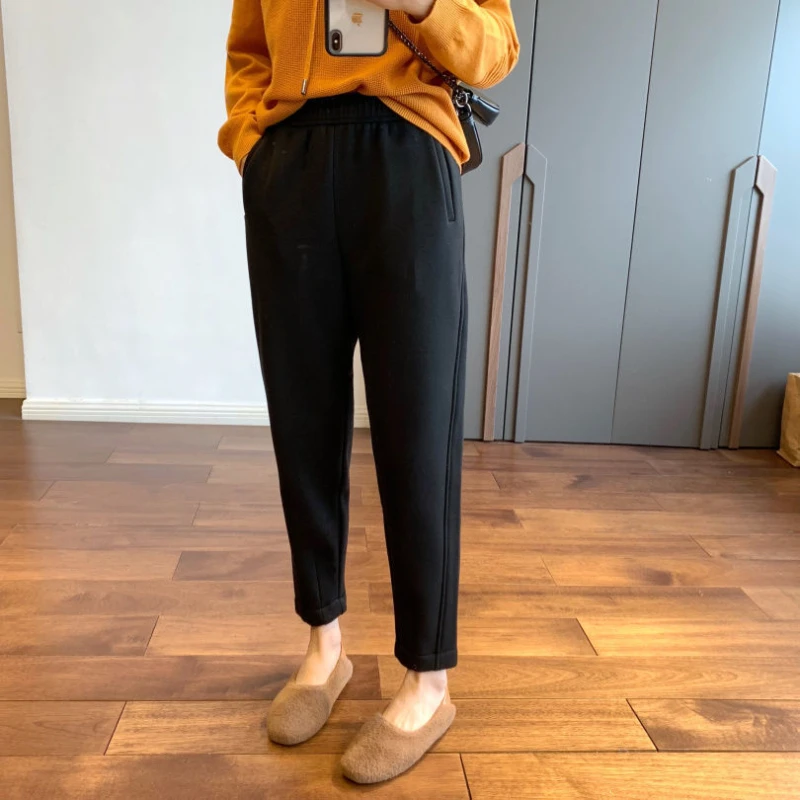 Рисунок 2 - Винтажные бархатные зимние брюки QWEEK с начесом