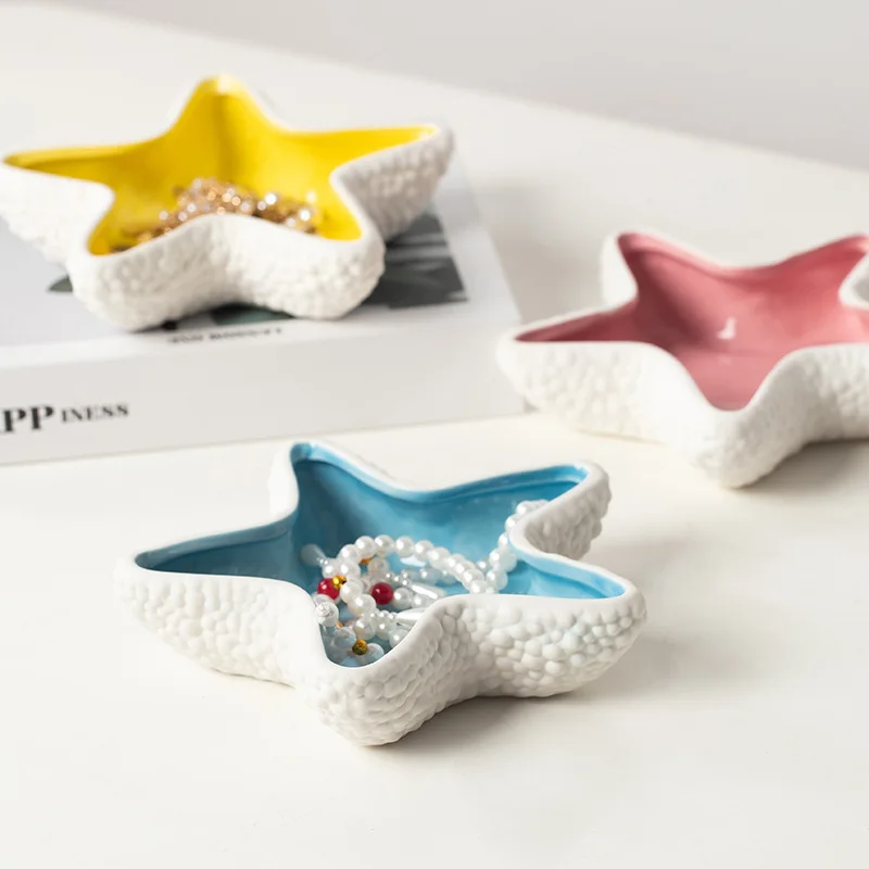 Modern White Ceramic Trinket Display Tray Custom Home Living Room Decoration Ashtray Unique 3D Starfish Ceramic Cigar ashtray