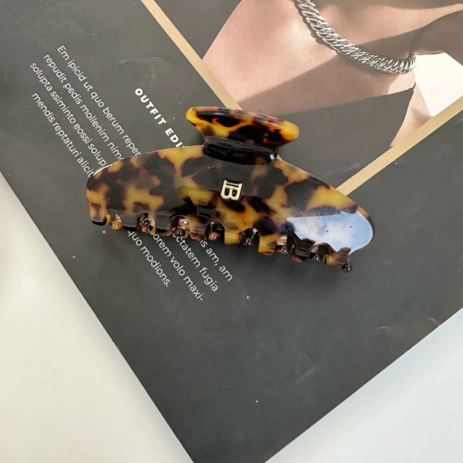 1PC　2025 Letter Hairclaws 9CM Shark Clip High Ponytail Hair Grab Clip Headwear Women's Fashion Barrettes Hair Accessories New