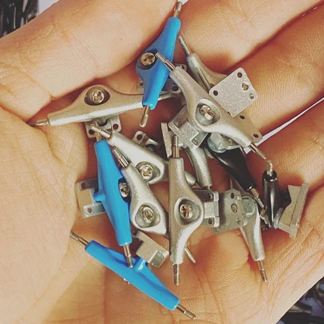 32MM Hot Sale Wholesale Custom Toy Alloy Finger Surf Skate Trucks Skateboard 2