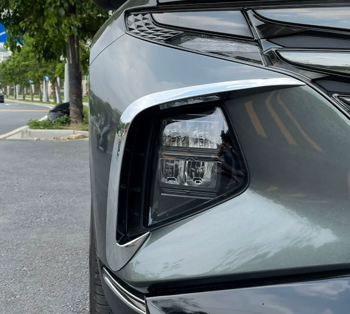 

Applicable to 2021 Hyundai Tucson L front headlight blade decorative strip front bumper collision prevention