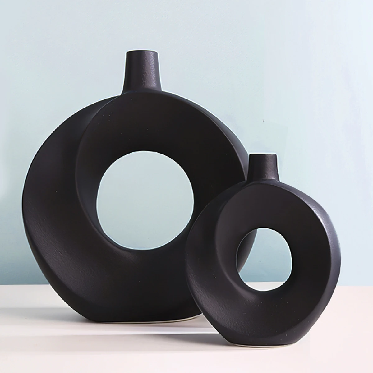 1PC, a creative and simple black resin donut vase, a modern home decoration vase