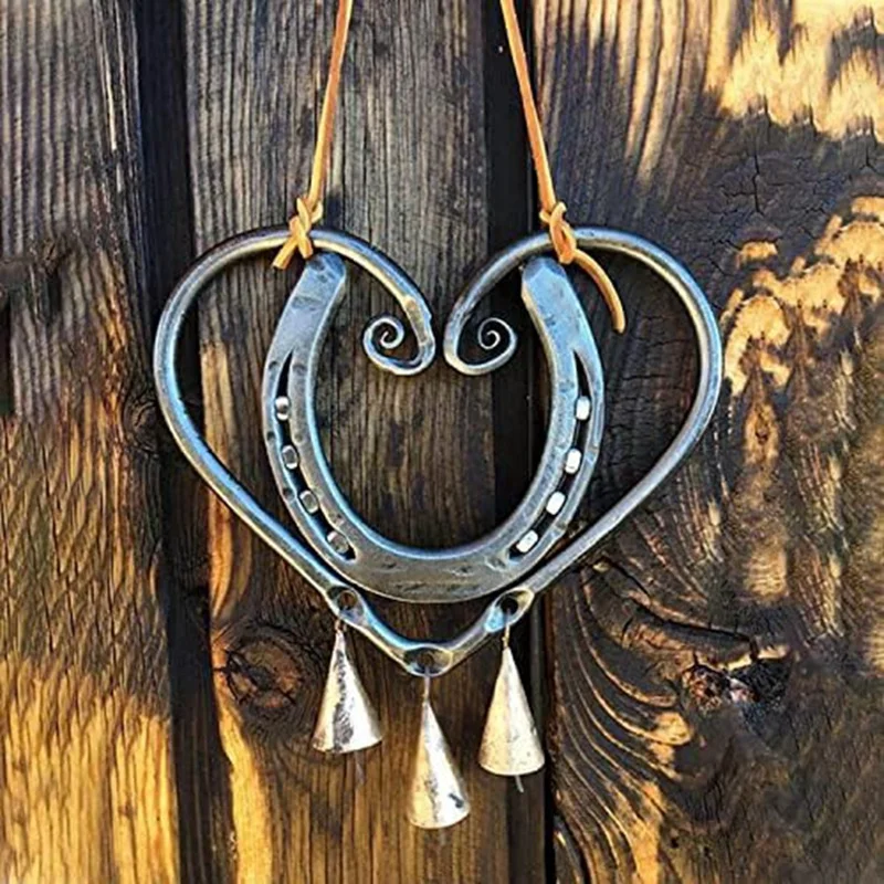 

1 PCS Lucky Love Wind Chime Metal Heart-Shaped Horseshoe Wind Chimes Love Wind Chimes Garden Home Decoration