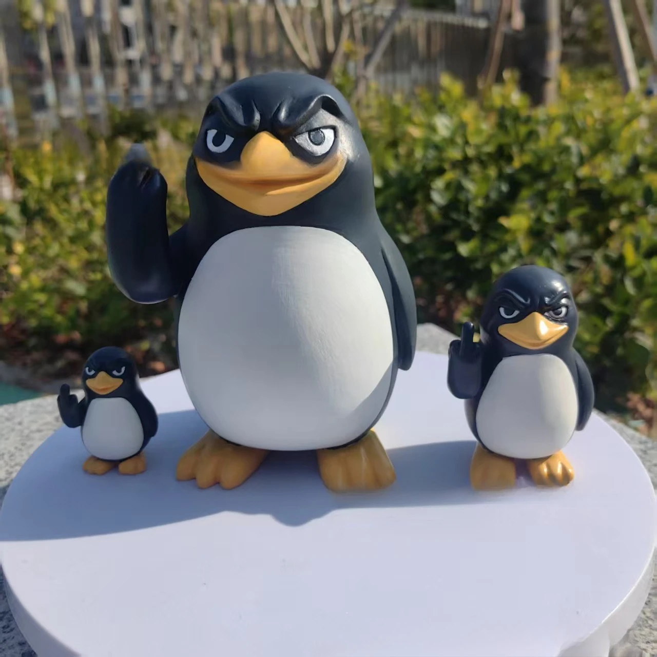 divertida estatua de pingüino con dedo medio de resina, adorno novedoso para escritorio o mesa, decoración creativa para el hogar, regalo de arte humorístico Divertida Estatua de Pingüino con Dedo Medio de Resina, Adorno Novedoso para Escritorio o Mesa, Decoración Creativa para el Hogar, Regalo de Arte Humorístico 3