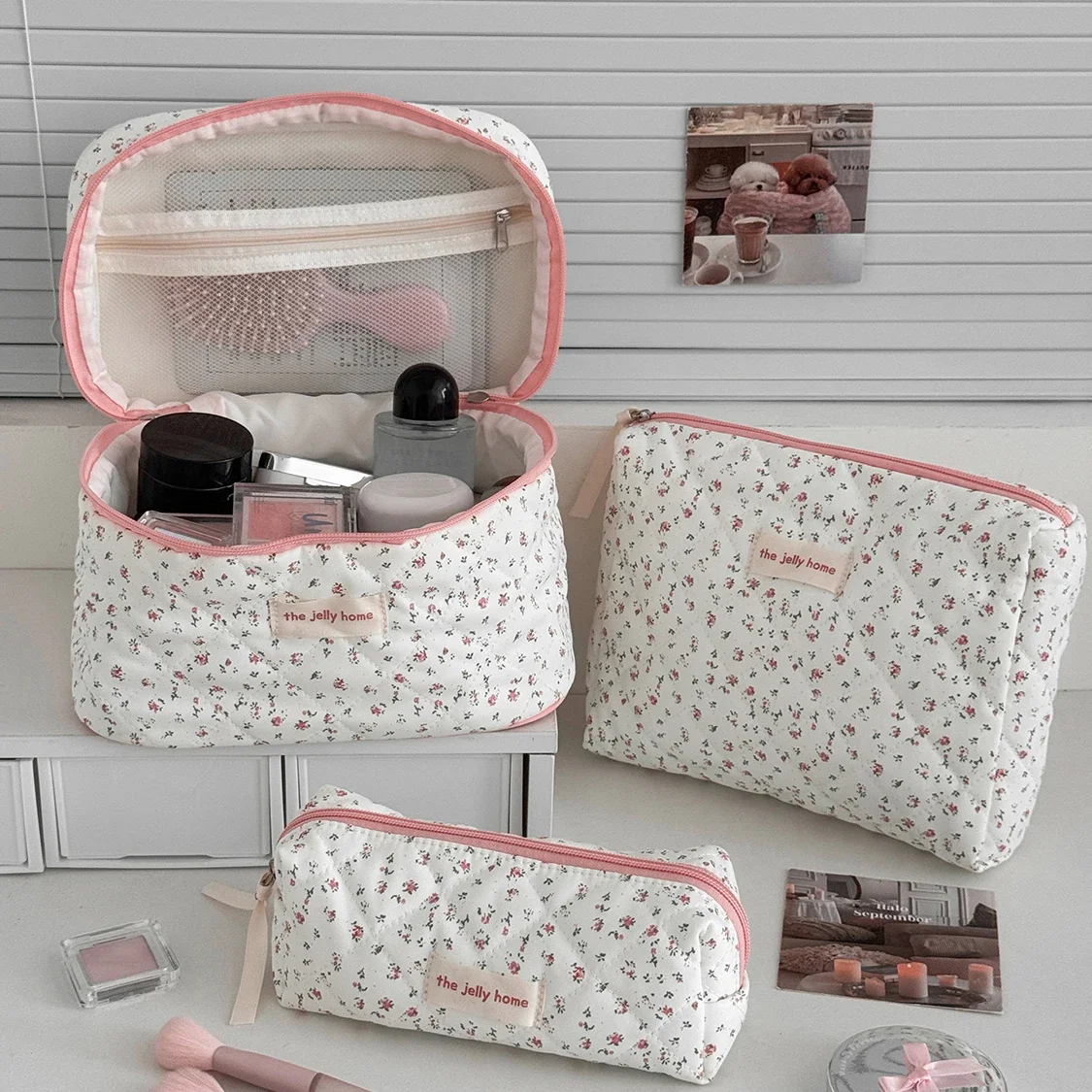 Women Cosmetic Quilted Bag Strawberry Portable Travel Toiletry Makeup Pouch 1PC