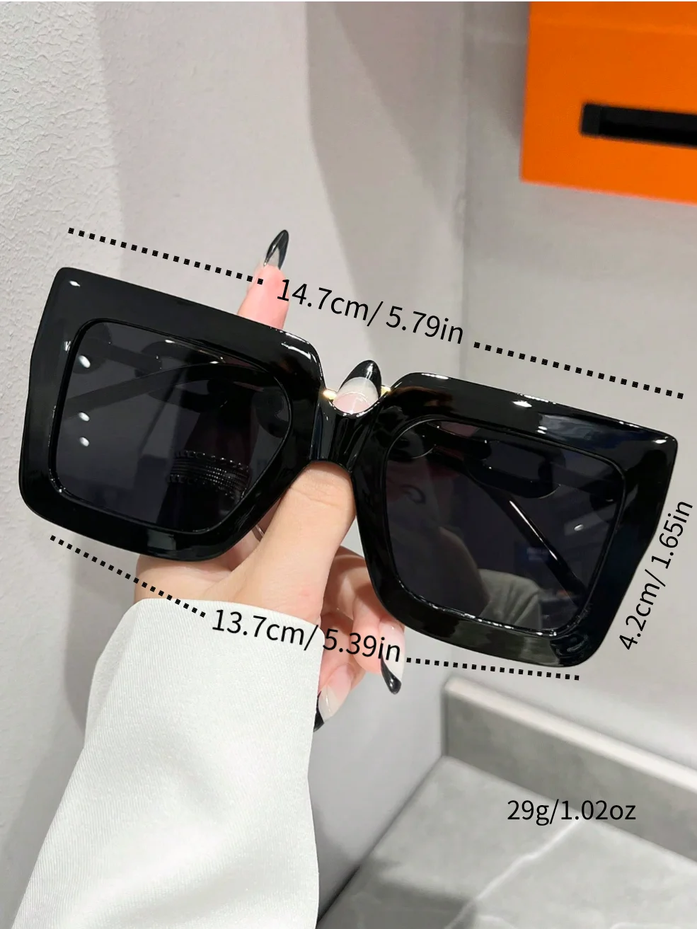 Unisex Square Full-Frame Fashion Sunglasses for Active Lifestyles and Style Events