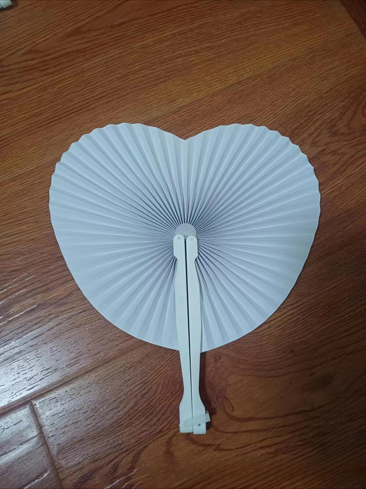 White Paper Folding Fans Heart-Shaped Round Fans Party Gift for Guests Anniversary Birthday Wedding Decoration