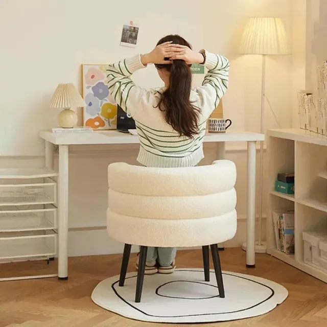 북유럽의 따뜻함과 고급함이 한 몸 된 럭셔리 소파 의자