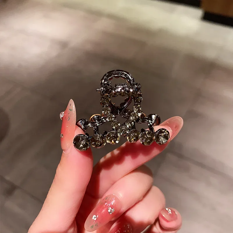 High-End-Perlen-Strass-Kleine Haarspange, Sommer, einfacher Metall-Seitenclip, Damen-Rückseite des Kopfes, halbgebundene Kreuz-Haarklammer, elegant – Detail 5