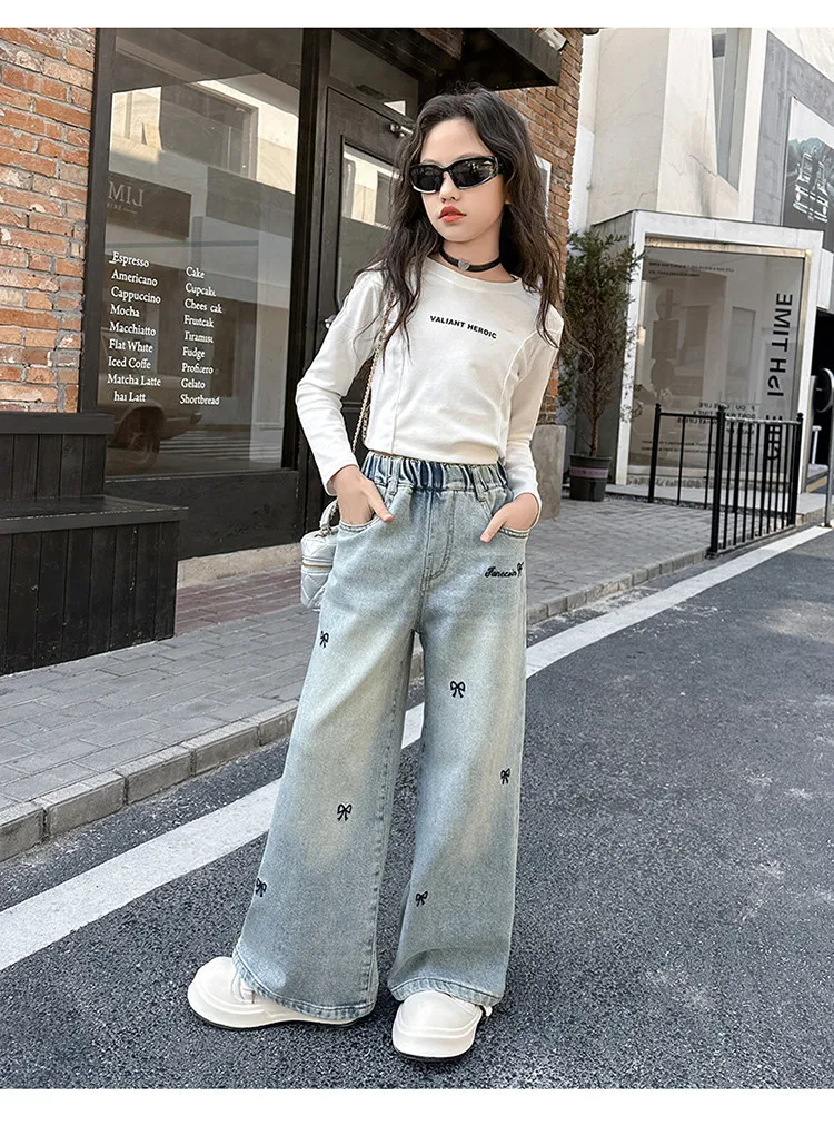 Frühlings- und Herbstjeans für Mädchen mit Herzmuster, Schleifenstickerei und Löchern, lockere Hosen für 5-14 Jahre alte Teenager-Mädchen, stylische Denim-Hosen mit weitem Bein. – Detail 7
