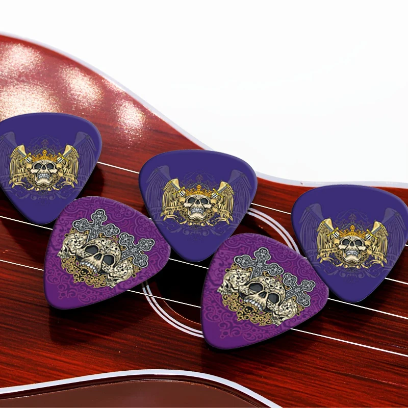 Guitar Picks 10Pcs/lot 0.71 0.46 1.0mm Thickness Cartoon Golden Skull Pattern Guitar Paddles Parts Accessories