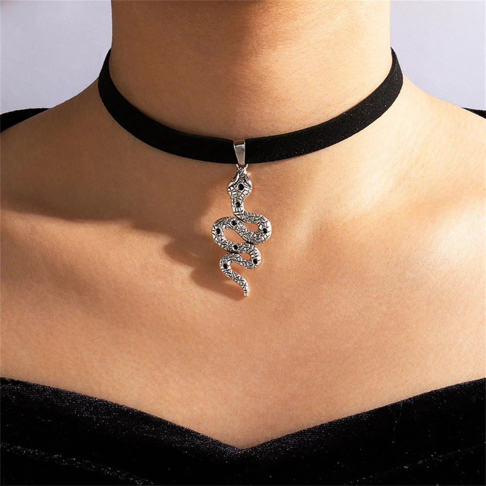 FMR Black Choker Necklace for Women Classic Black Velvet Choker Necklace  Rhinestones Love Heart Chokers Adjustable Necklaces Jewelry for Women and