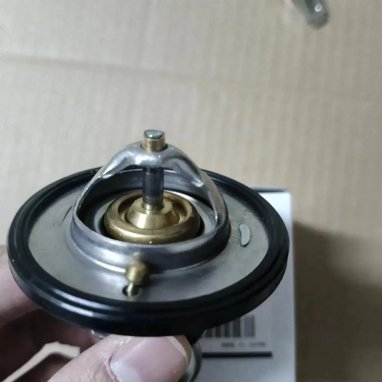 82 Engine Coolant Thermostat Kit For Mitsubishi Outlander Lancer Expo Galant Eclipse MD337408