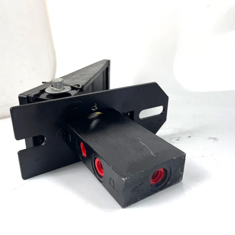 The product can be customized. For excavators, breakers, wood grabbers, hydraulic pliers, one-way foot valve plates